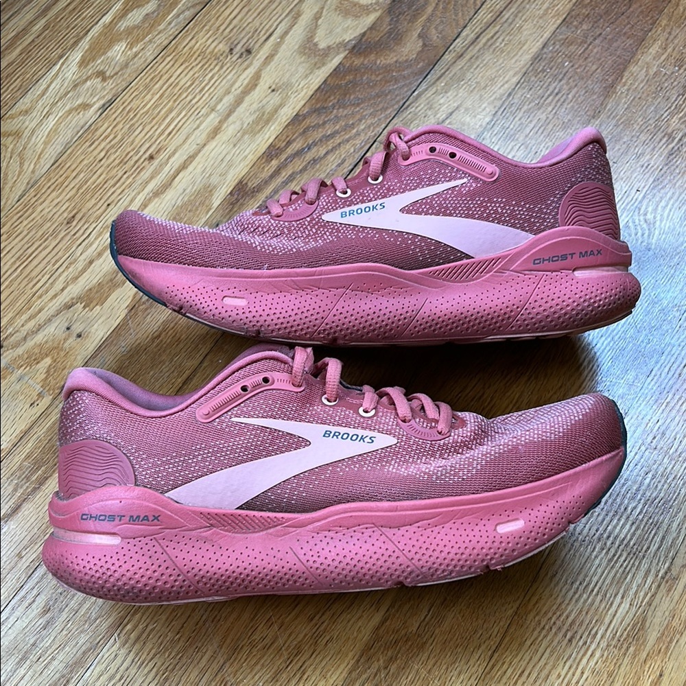 Brooks Ghost Max Women's Shoes in Faded Rose Size 9M